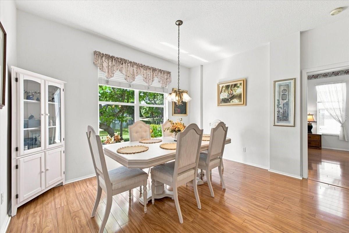 4002 2nd Dr NE, Bradenton, FL 34208