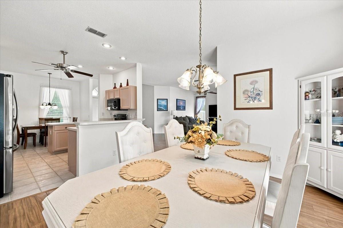 4002 2nd Dr NE, Bradenton, FL 34208