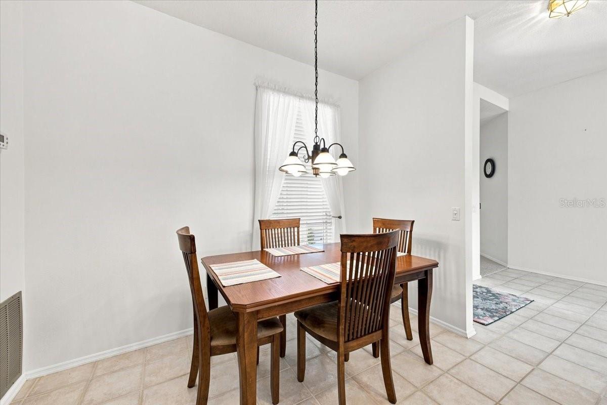4002 2nd Dr NE, Bradenton, FL 34208