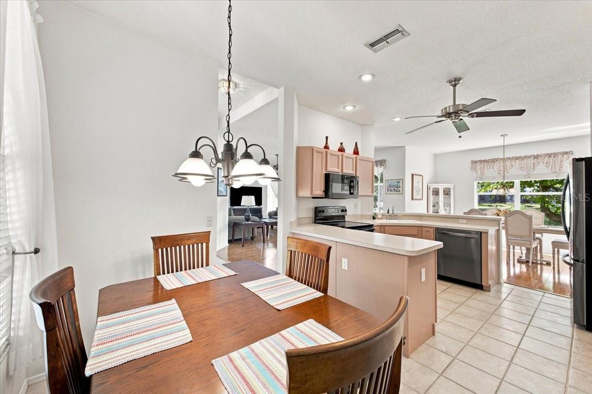 4002 2nd Dr NE, Bradenton, FL 34208