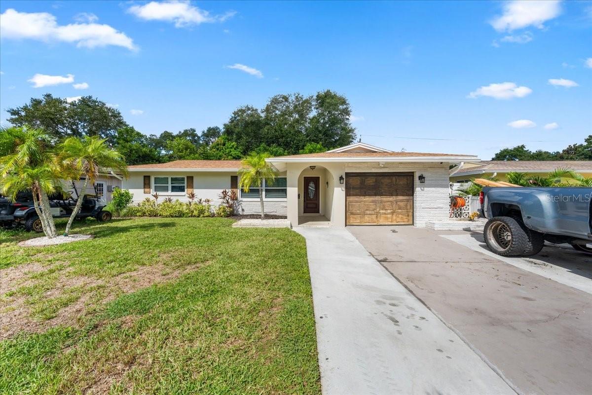 490 Lake, Largo, FL 33771