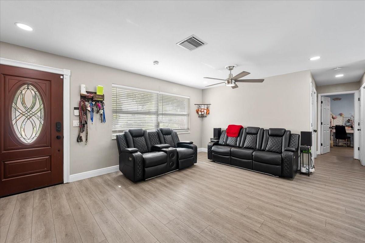 490 Lake, Largo, FL 33771