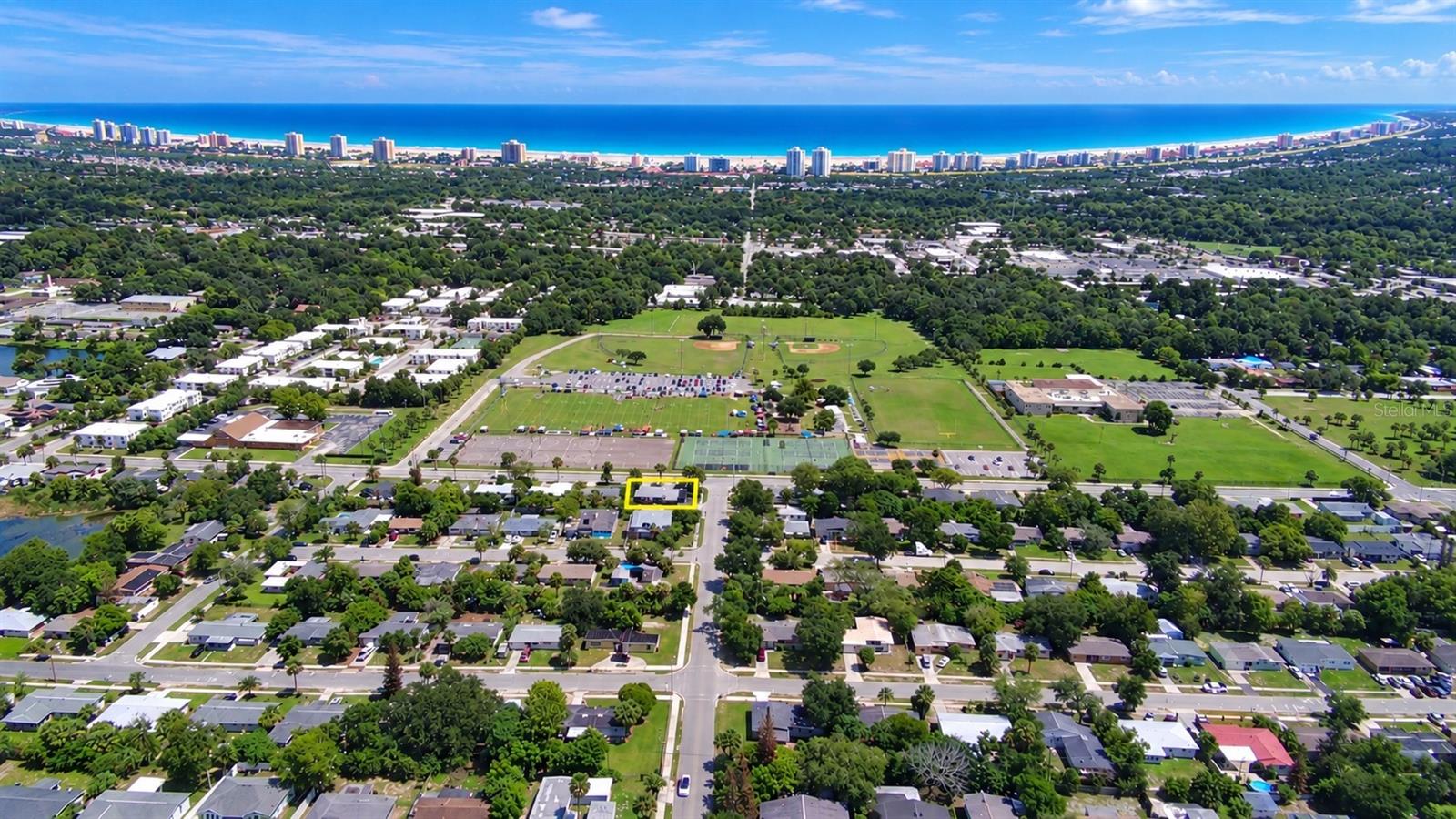 852 Derbyshire, Daytona Beach, FL 32117