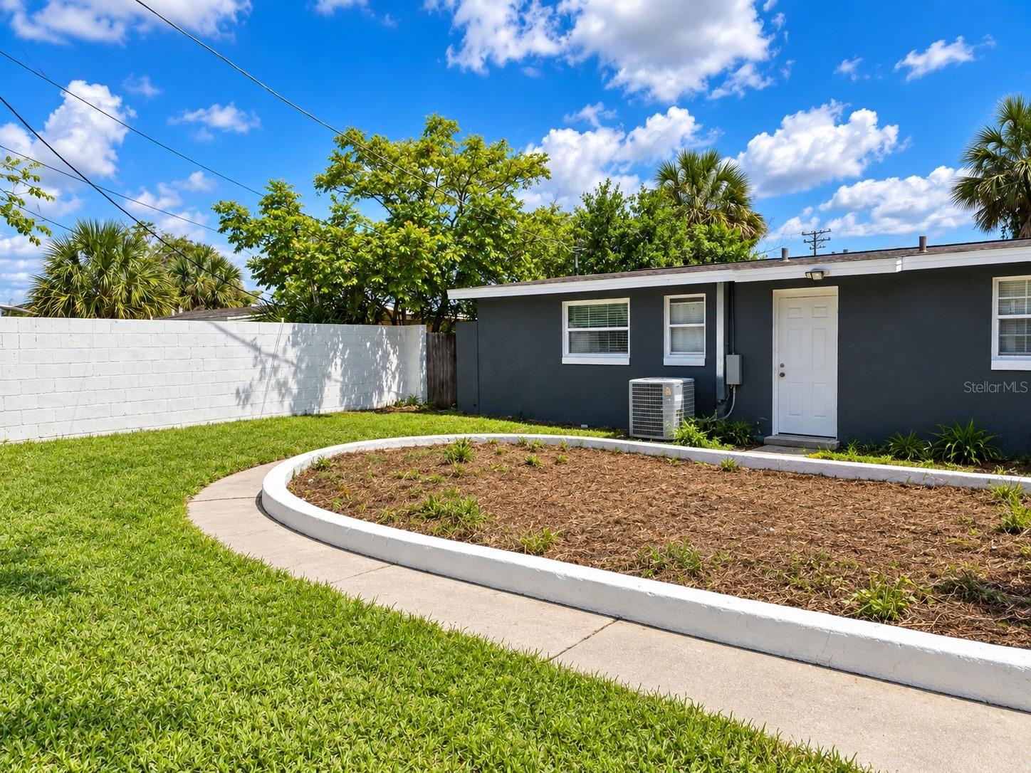 852 Derbyshire, Daytona Beach, FL 32117