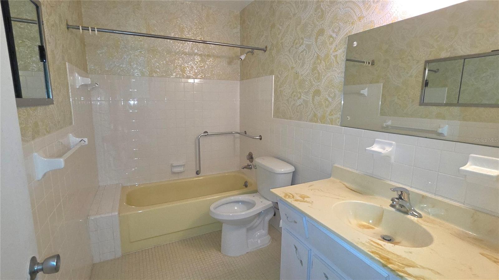 2402 Ecuadorian Unit 48, Clearwater, FL 33763