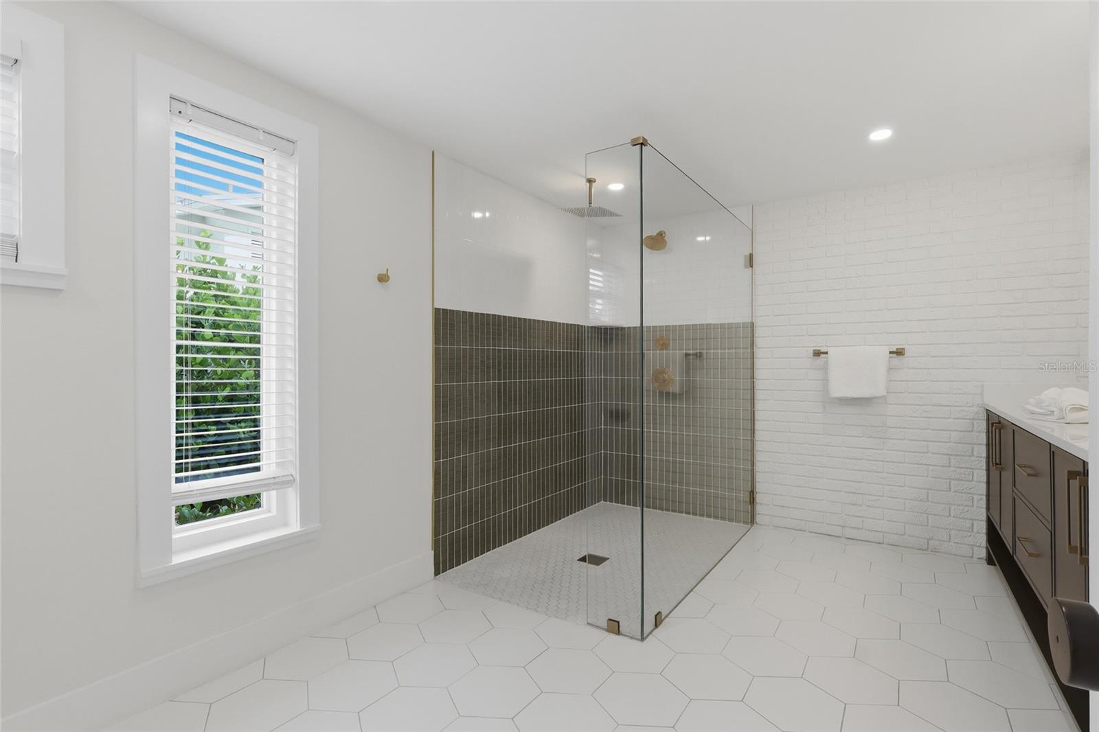 405 28th, Holmes Beach, FL 34217