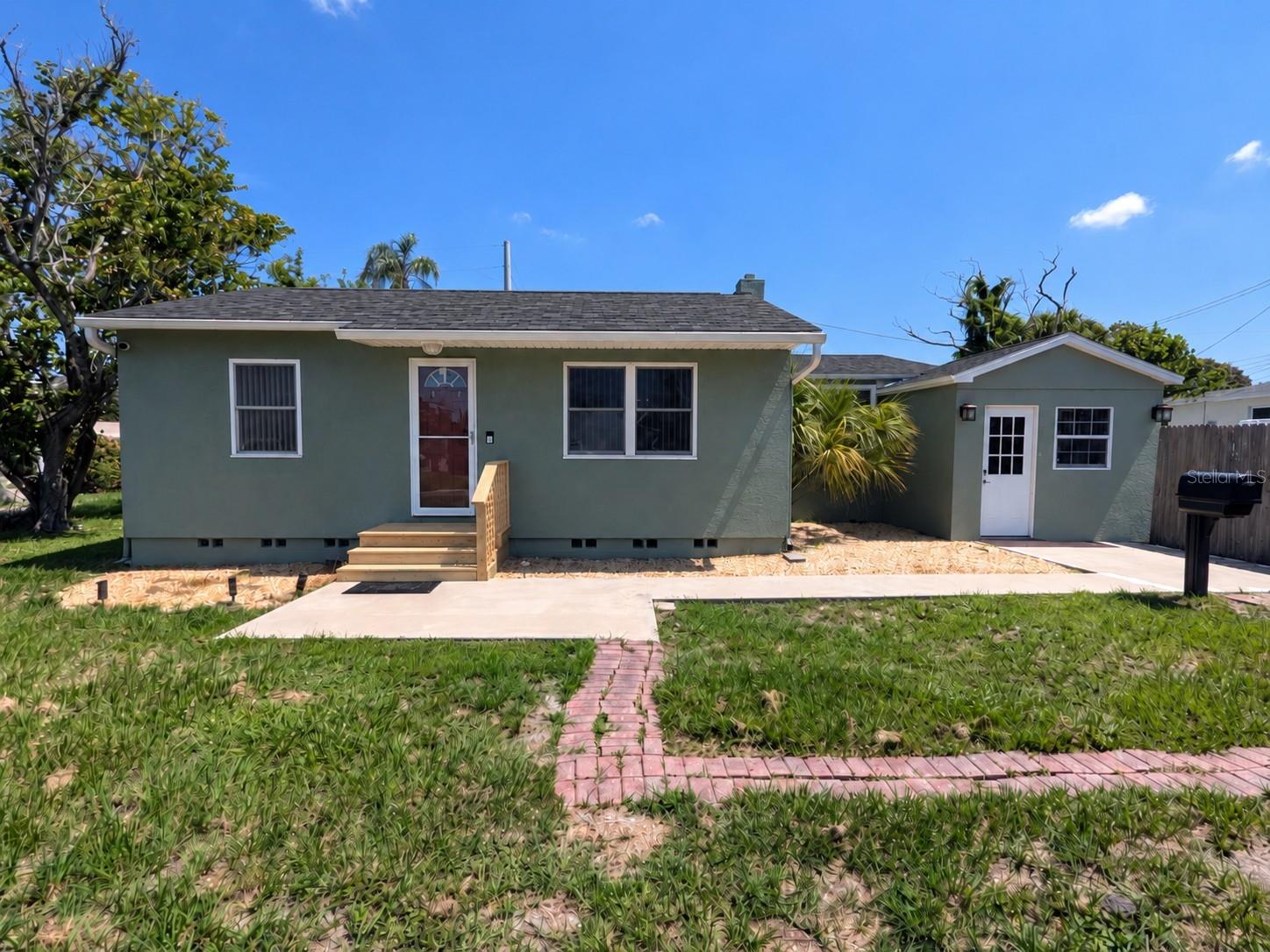 2749 16th, St Petersburg, FL 33713