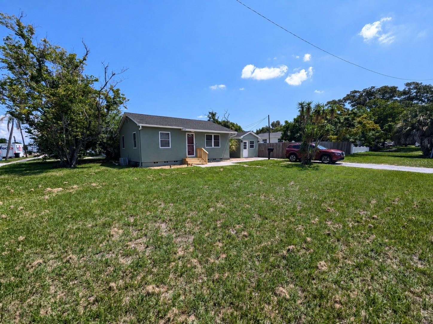 2749 16th, St Petersburg, FL 33713
