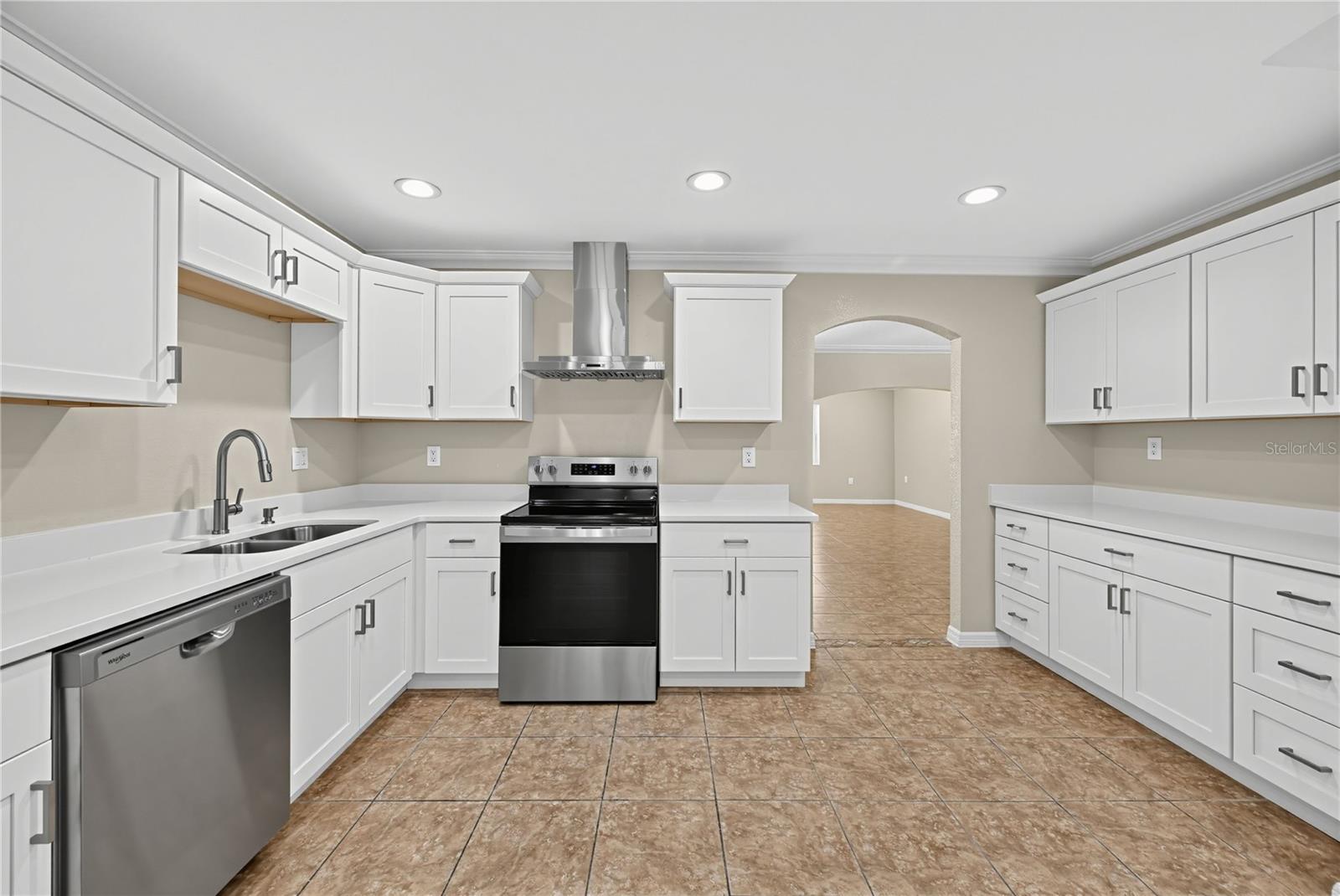 915 Seminole, Tarpon Springs, FL 34689