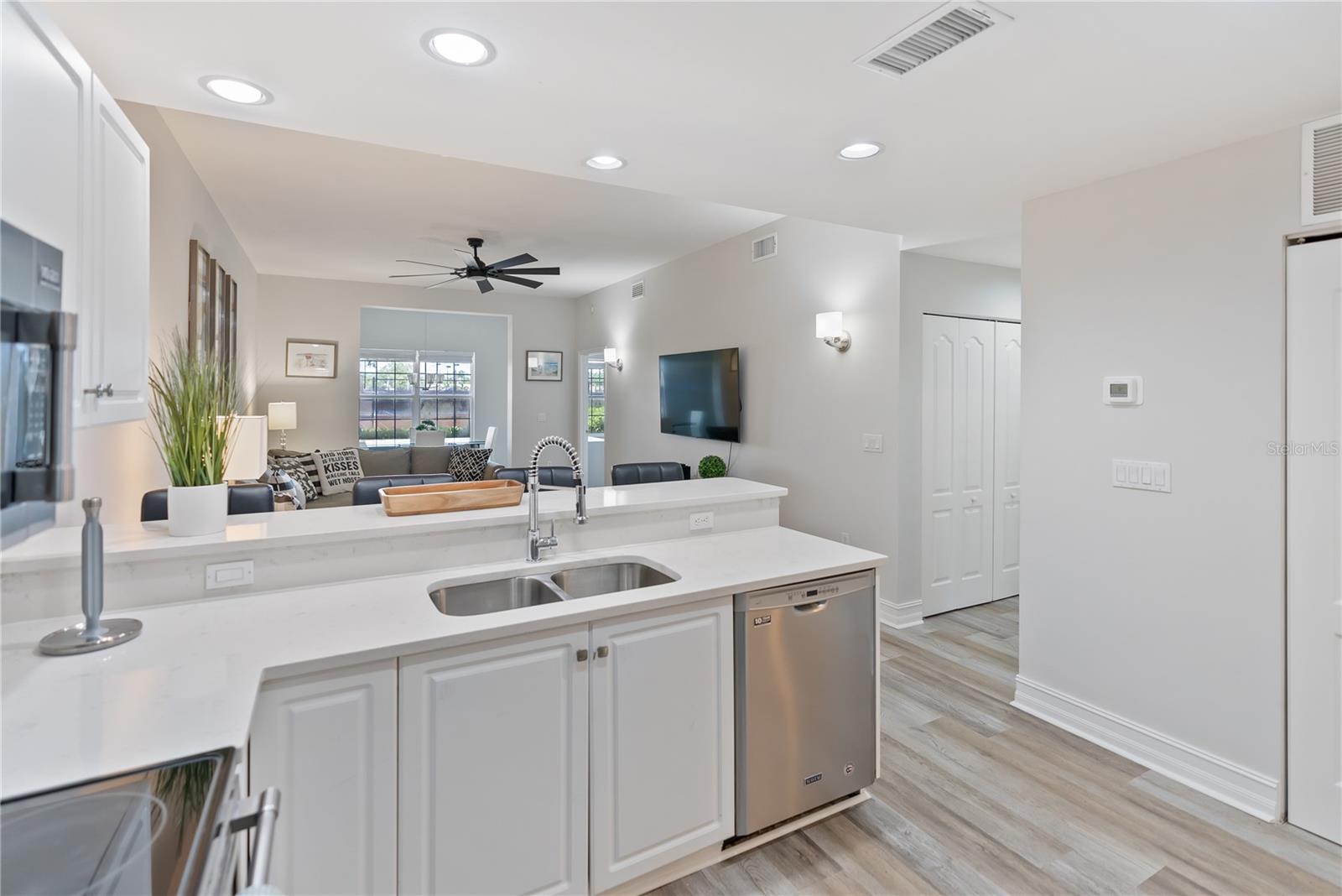 3702 54th Unit 102, Bradenton, FL 34210