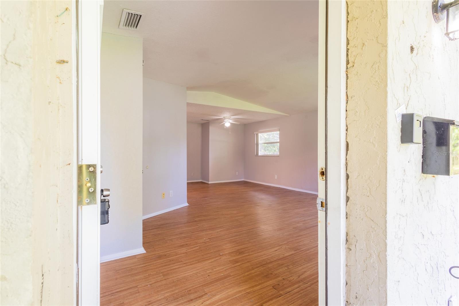 8081 28th, St Petersburg, FL 33710