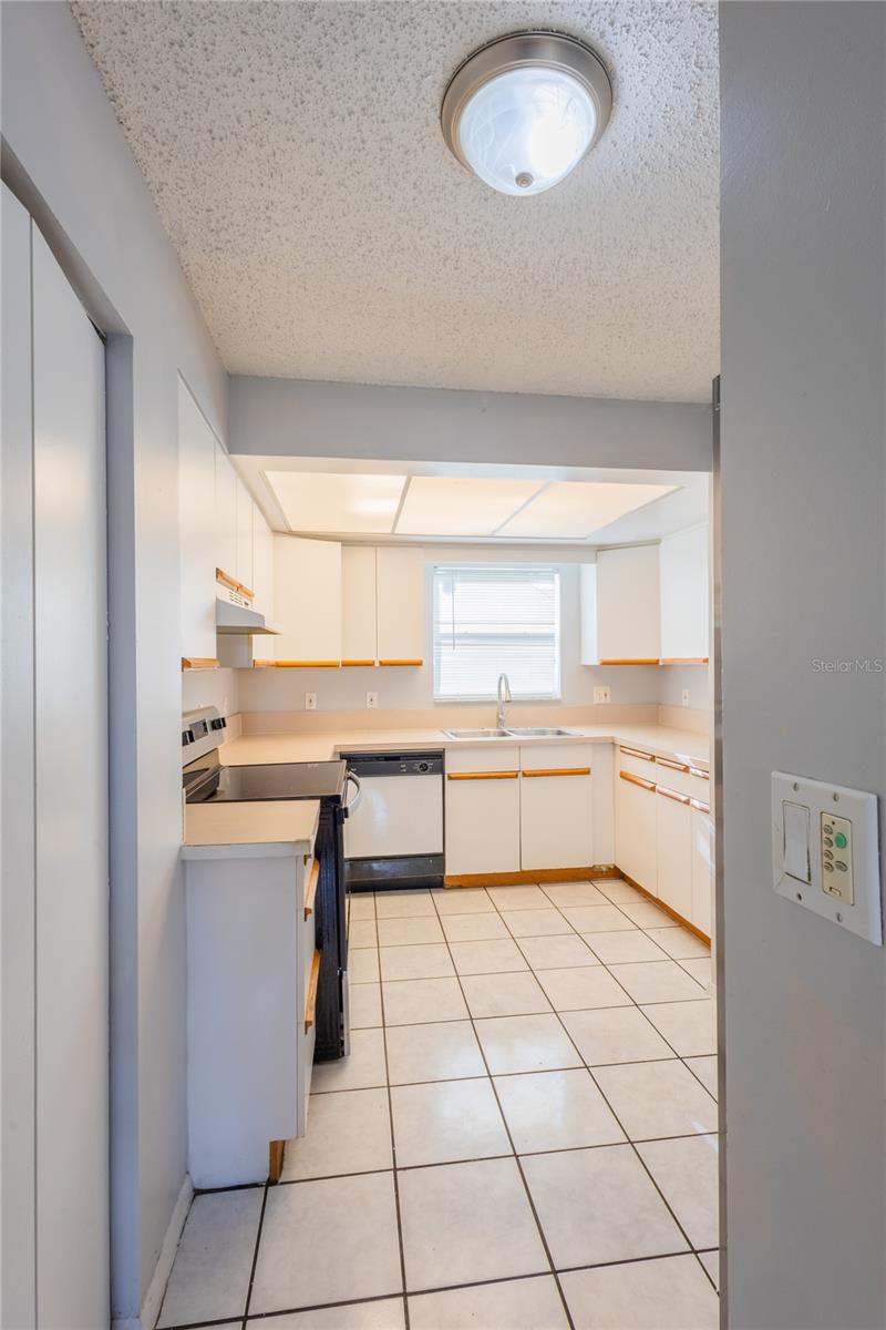 8081 28th, St Petersburg, FL 33710