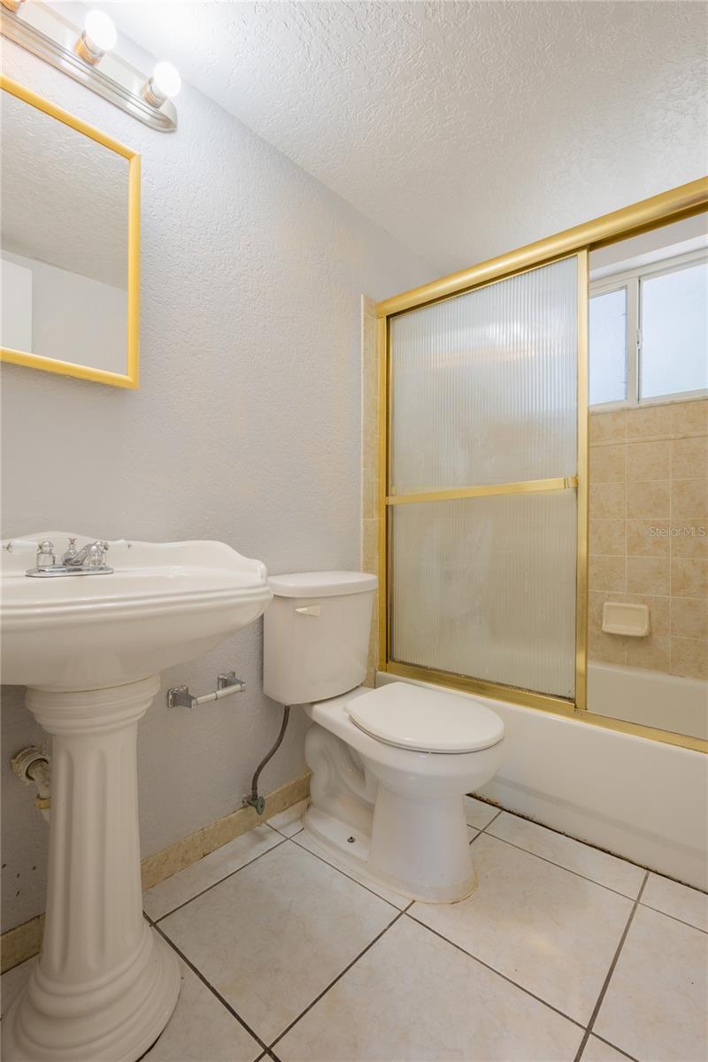 8081 28th, St Petersburg, FL 33710