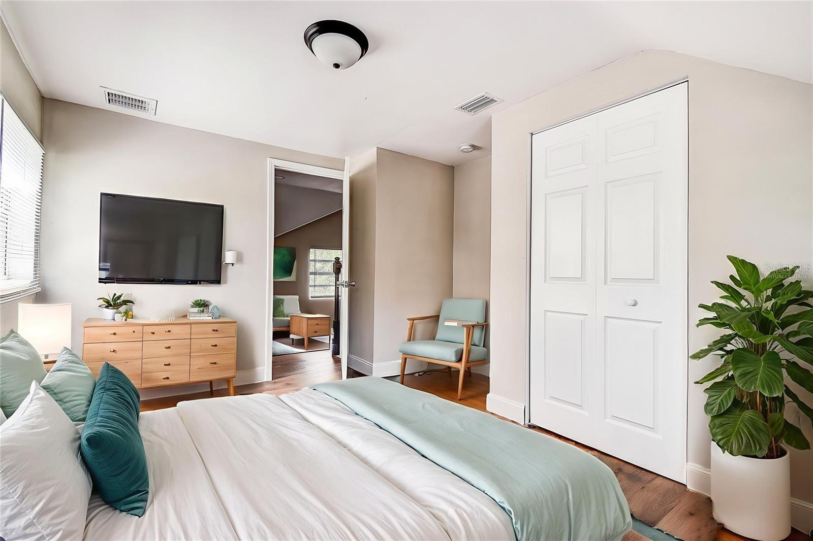1438 10th, St Petersburg, FL 33705