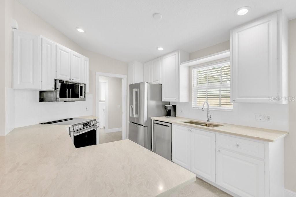 5868 Helicon, Sarasota, FL 34238