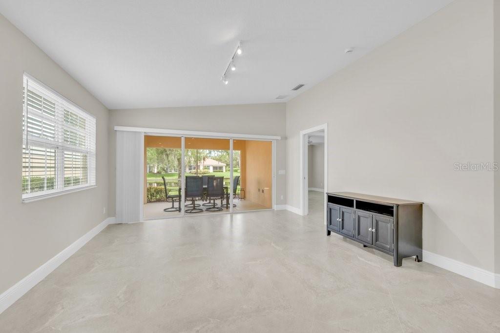 5868 Helicon, Sarasota, FL 34238