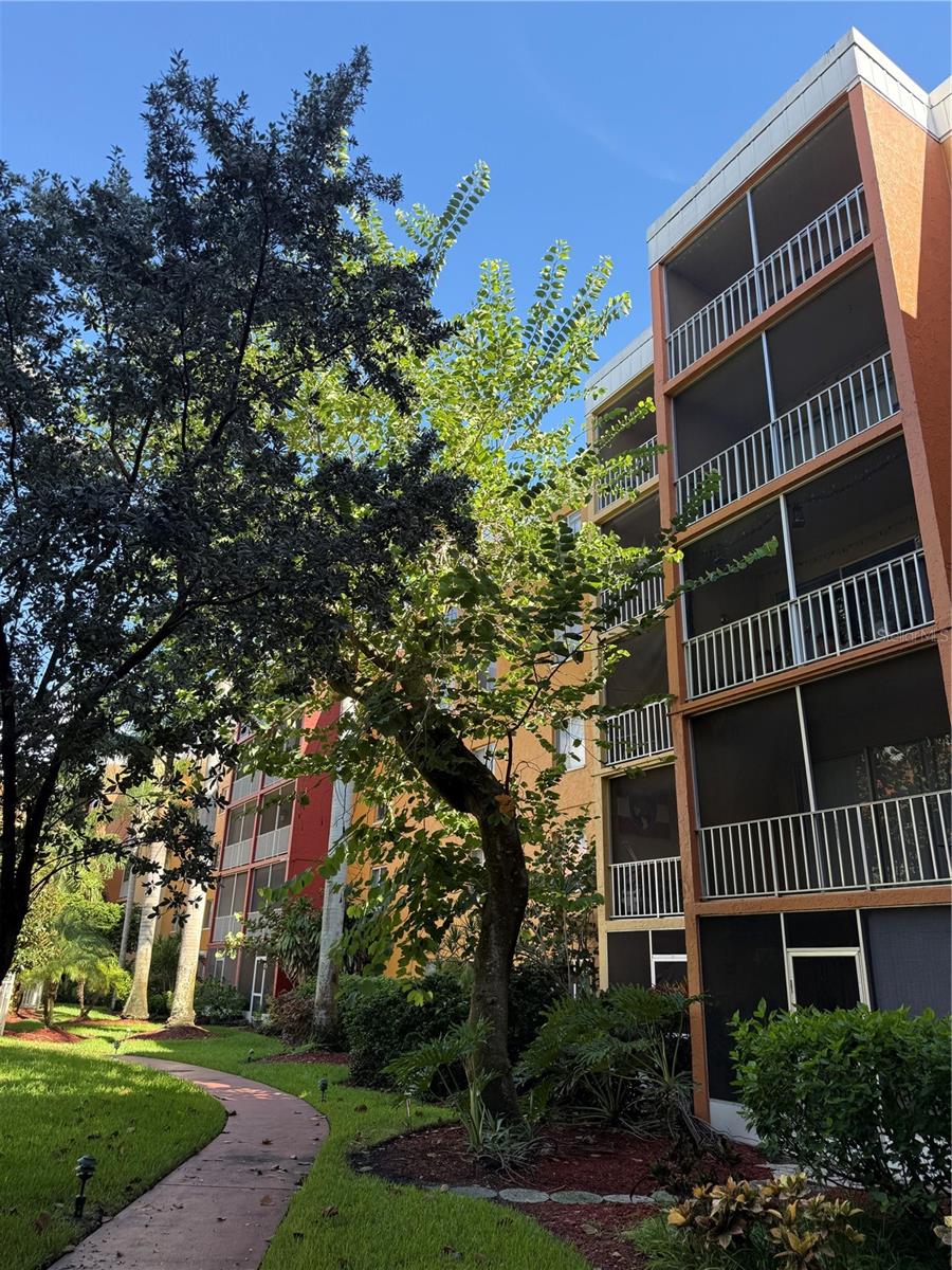 2366 Mall Unit 308, Fort Myers, FL 33901