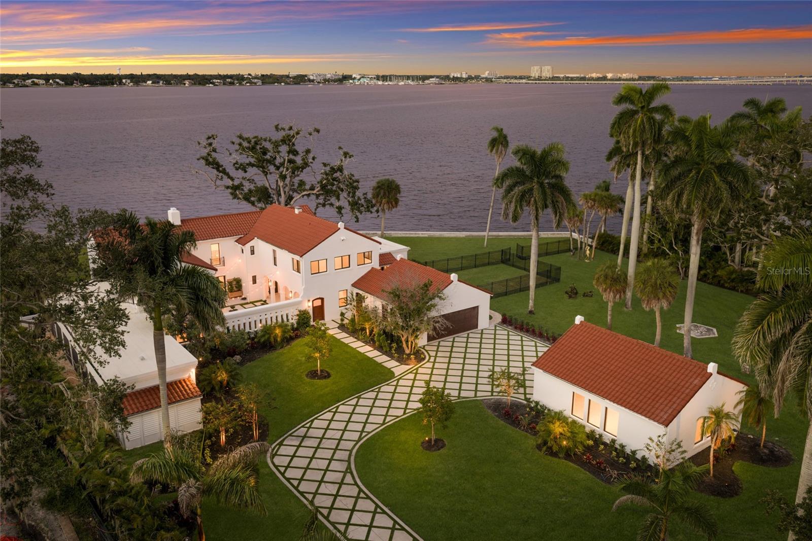 2832 Riverview, Bradenton, FL 34205