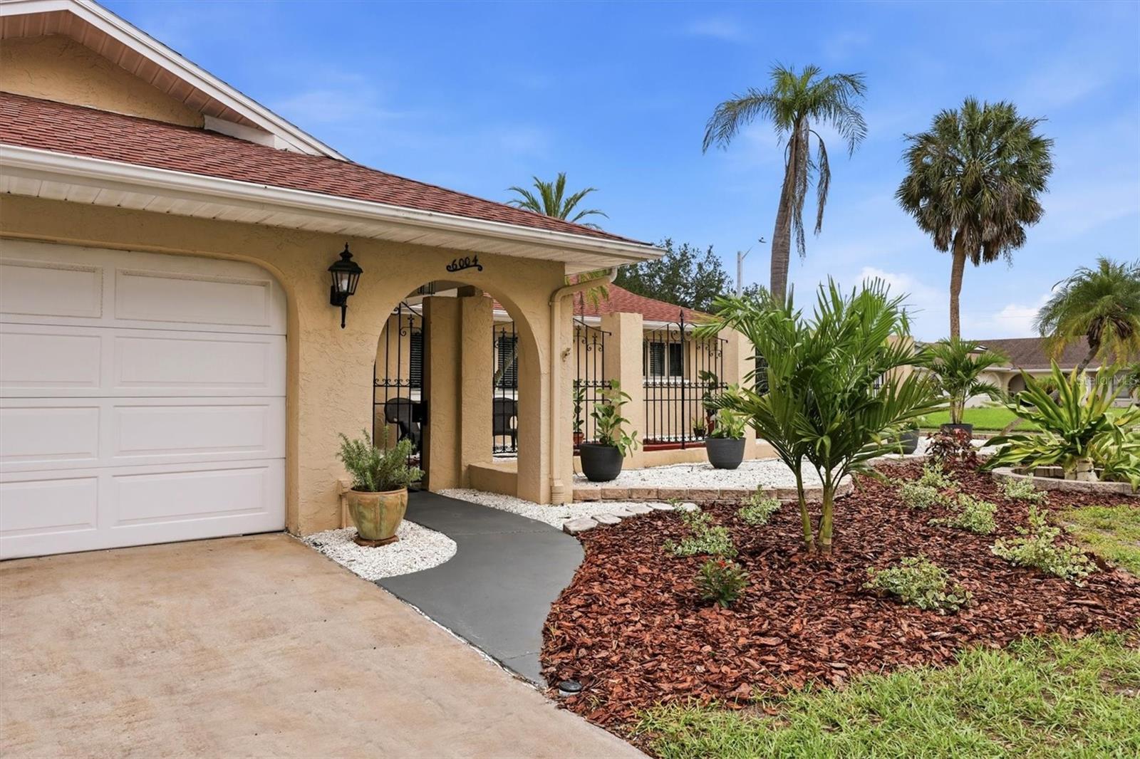 6004 9th, Bradenton, FL 34209