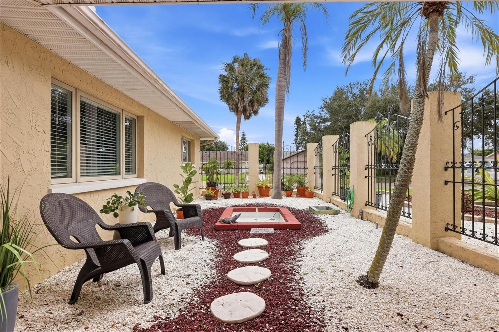 6004 9th, Bradenton, FL 34209