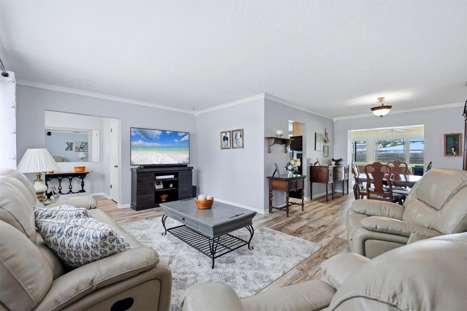 6004 9th, Bradenton, FL 34209