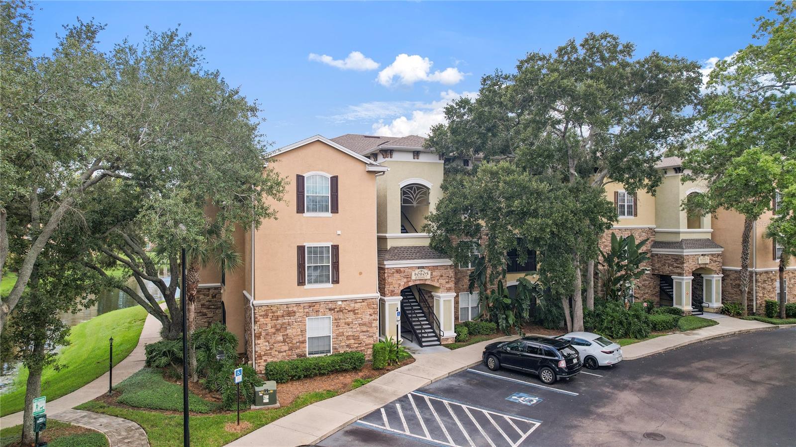 10105 Courtney Oaks Unit 203, Tampa, FL 33619