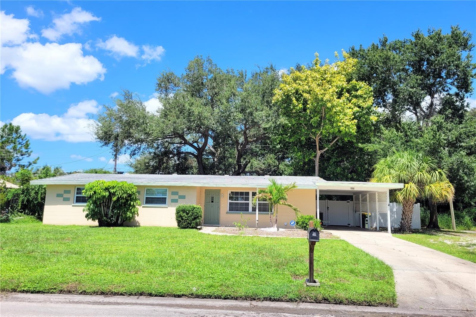 2975 Louise, Sarasota, FL 34237