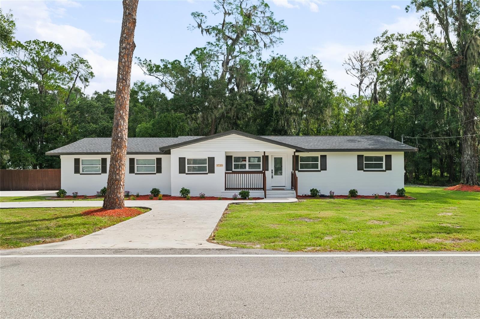 1725 Walker, Lakeland, FL 33810