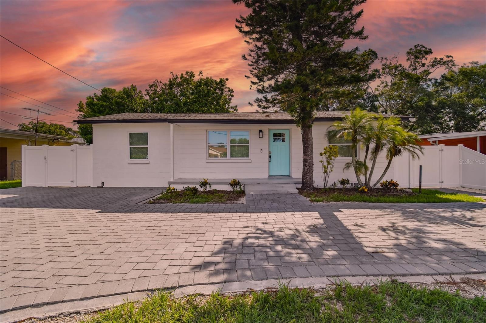 7508 Tampania, Tampa, FL 33614