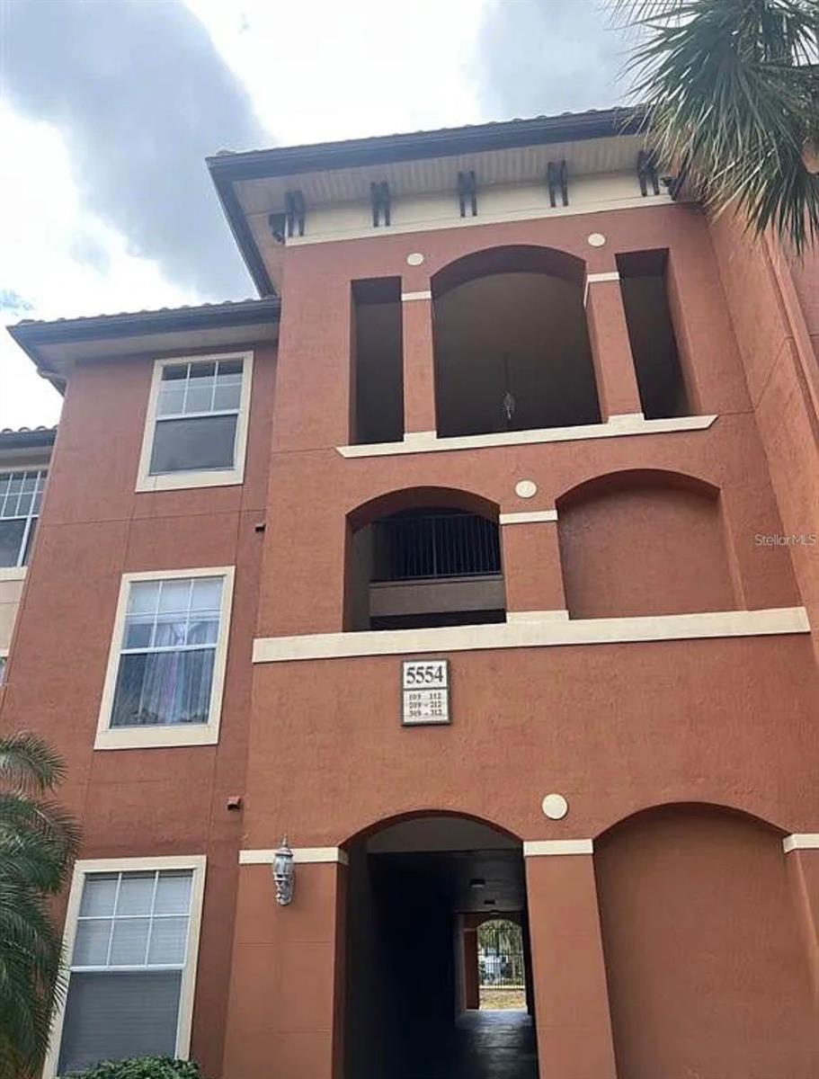 5554 Metrowest Unit 4-310, Orlando, FL 32811