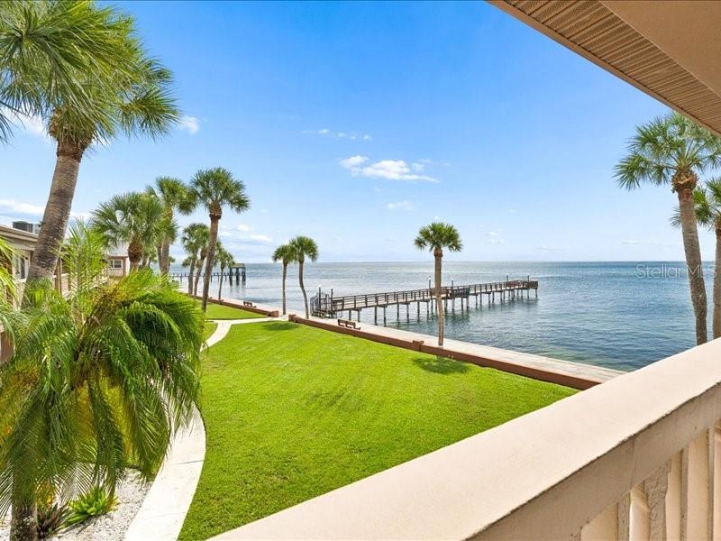650 Pinellas Point Unit 240, St Petersburg, FL 33705
