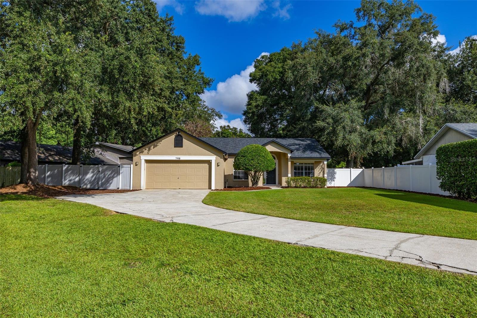 7918 Lakeside Woods, Orlando, FL 32810