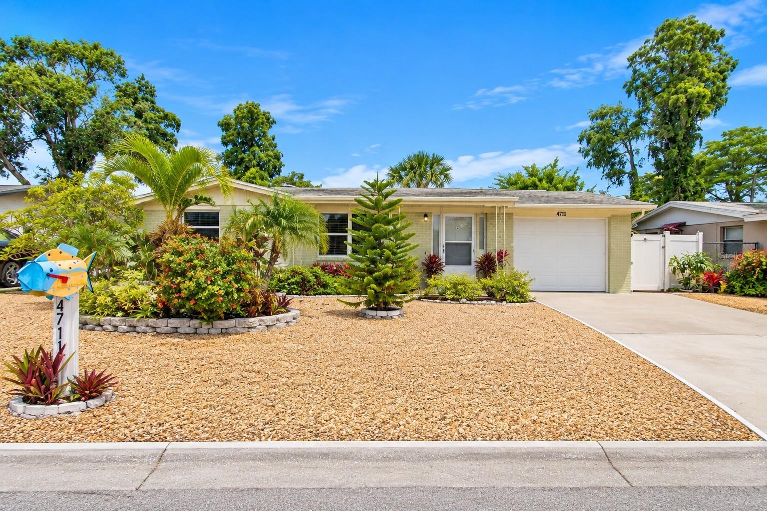 4711 Phoenix, Holiday, FL 34690