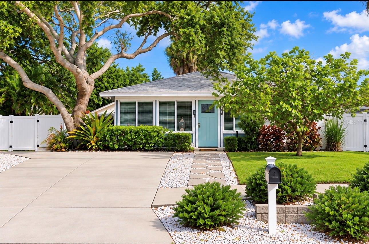 614 Lyndhurst, Dunedin, FL 34698