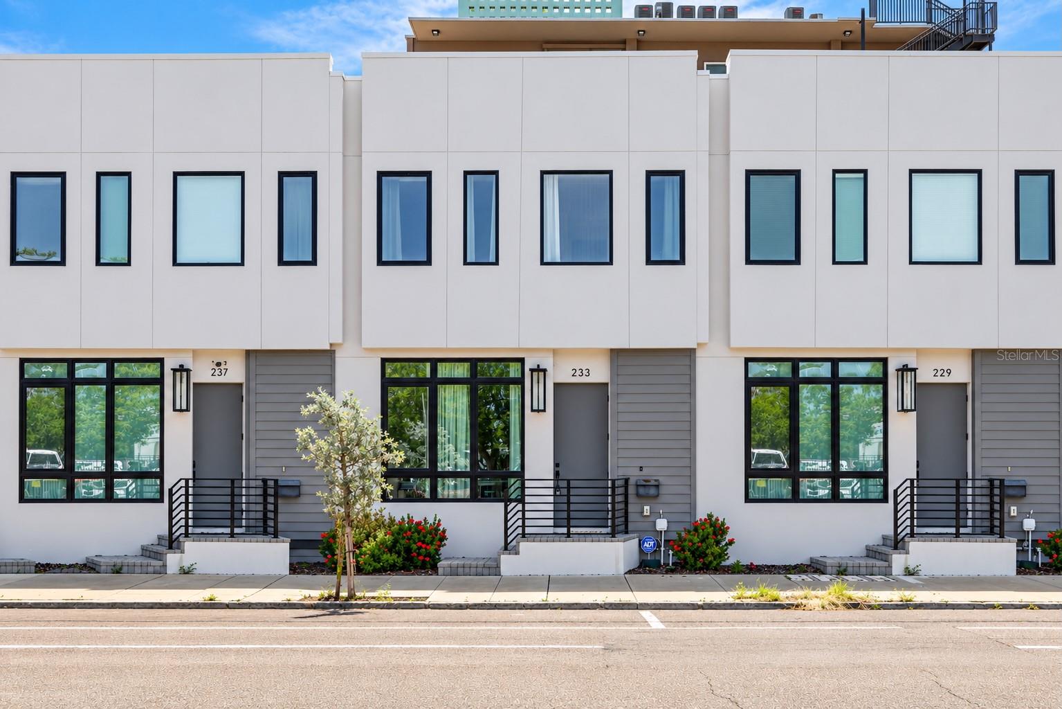 233 8th, St Petersburg, FL 33701
