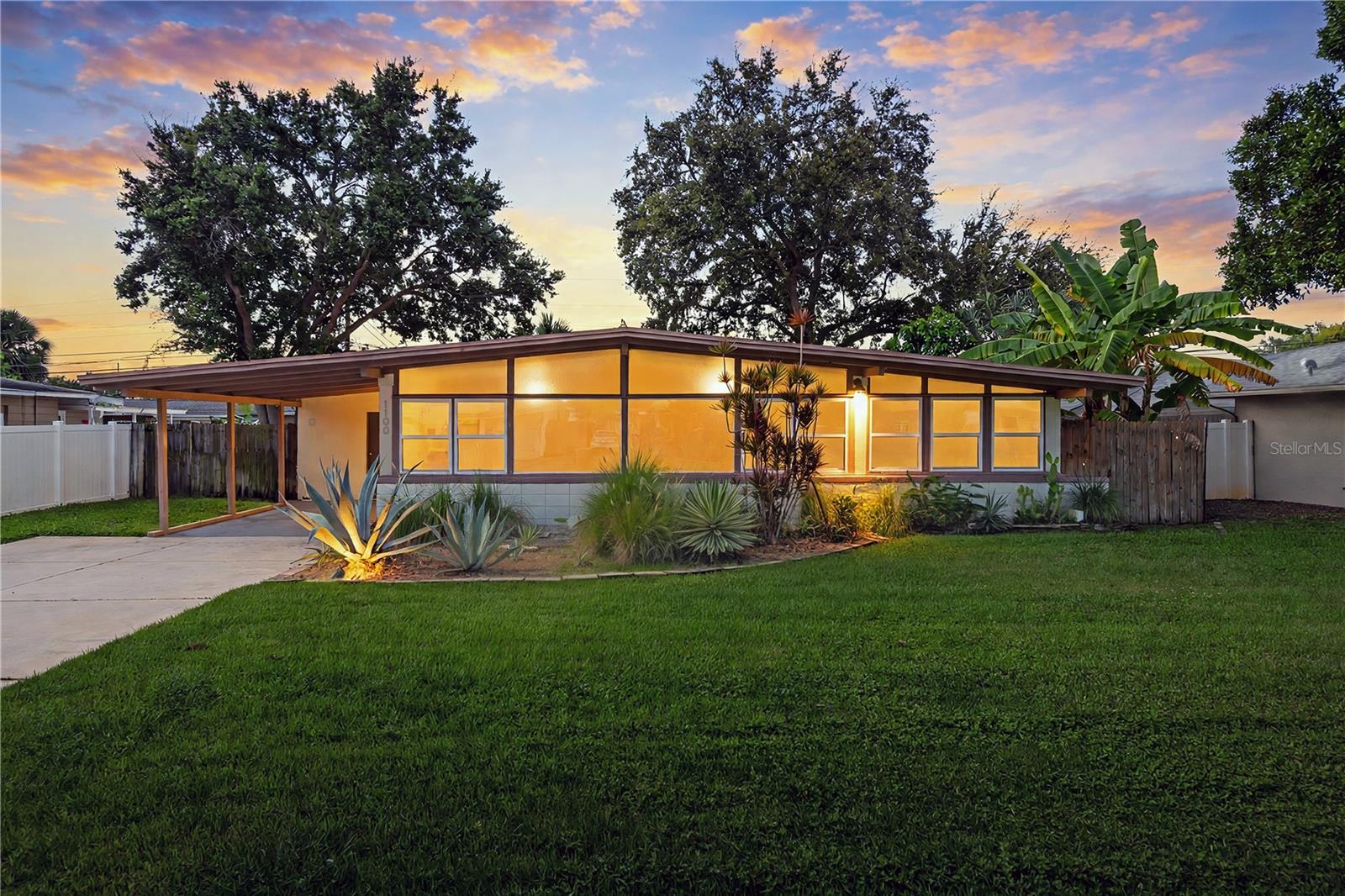 1100 76th, St Petersburg, FL 33702