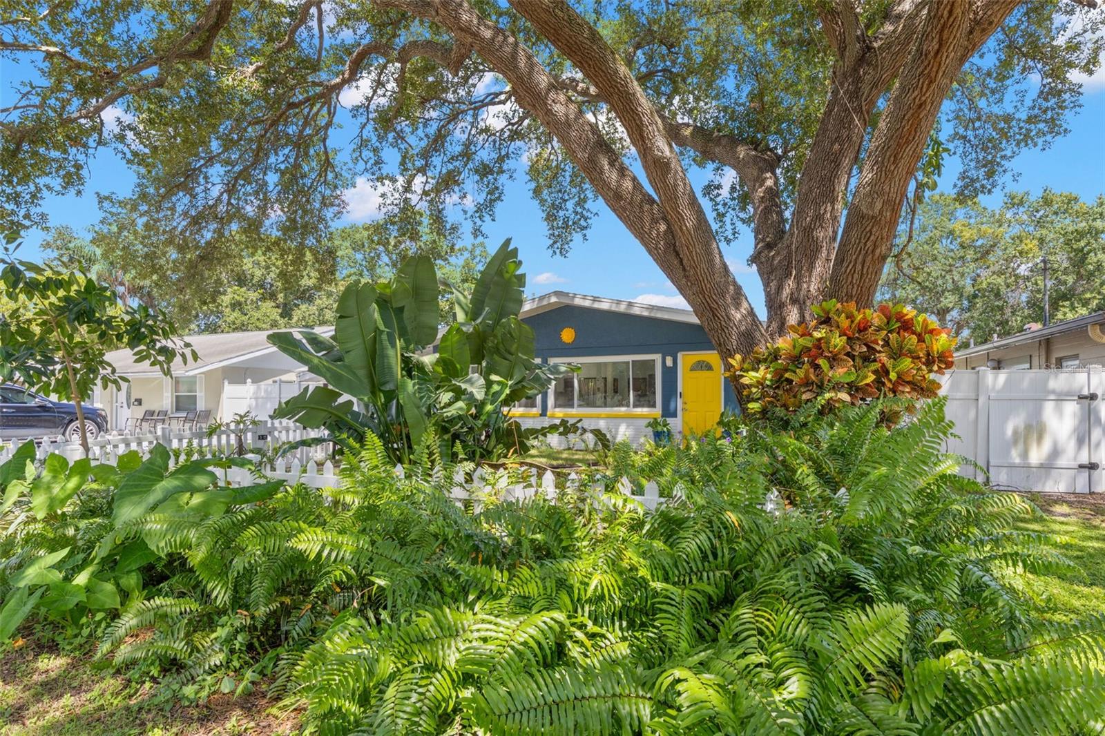 613 Cedarwood, St Petersburg, FL 33703