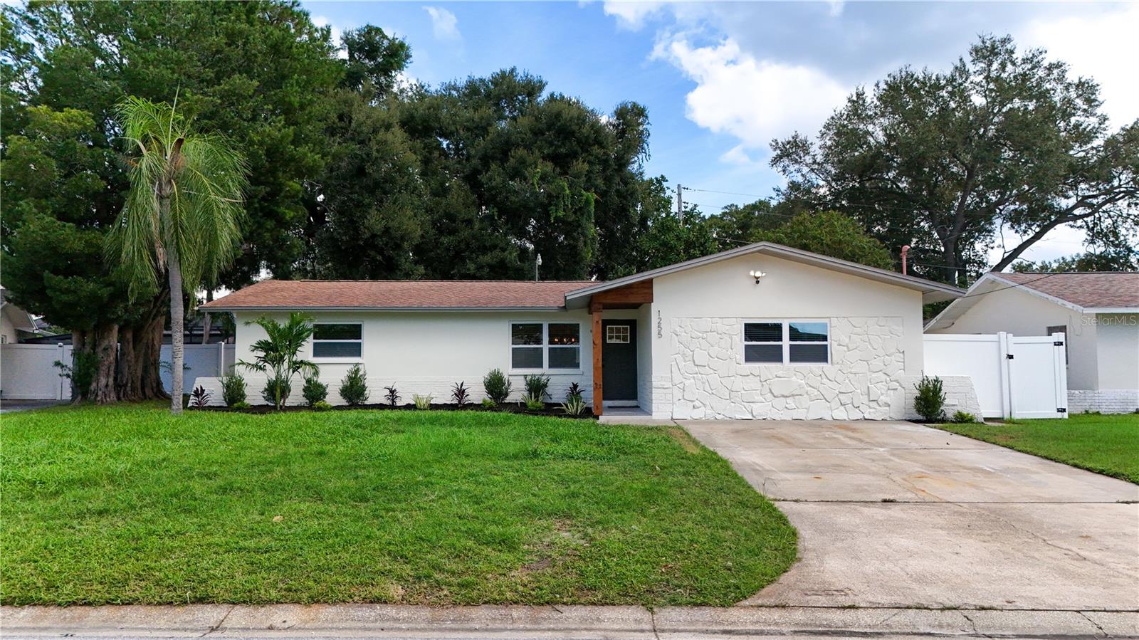 1255 Lazy Lake, Dunedin, FL 34698