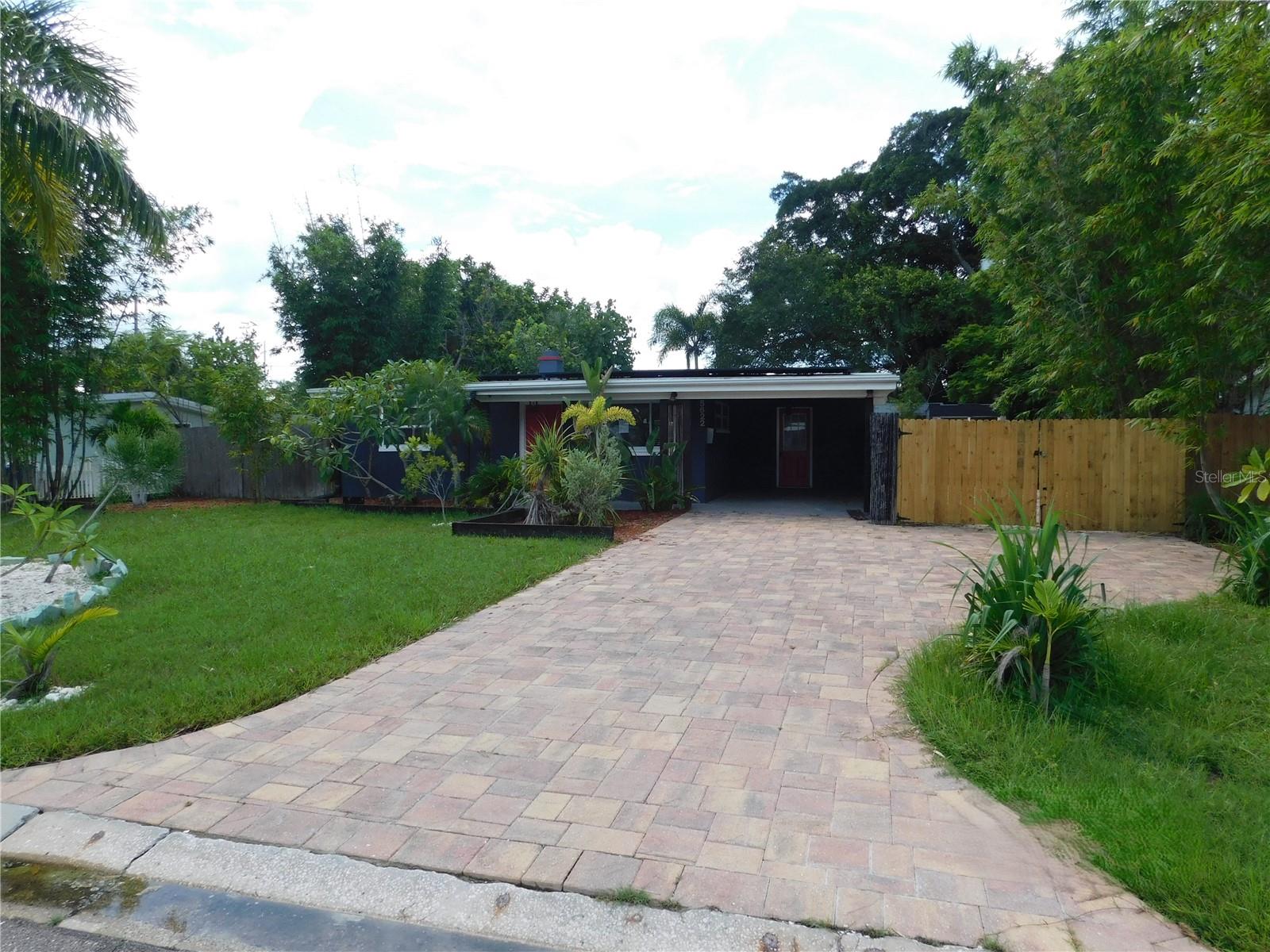 5622 Hobson, St Petersburg, FL 33703