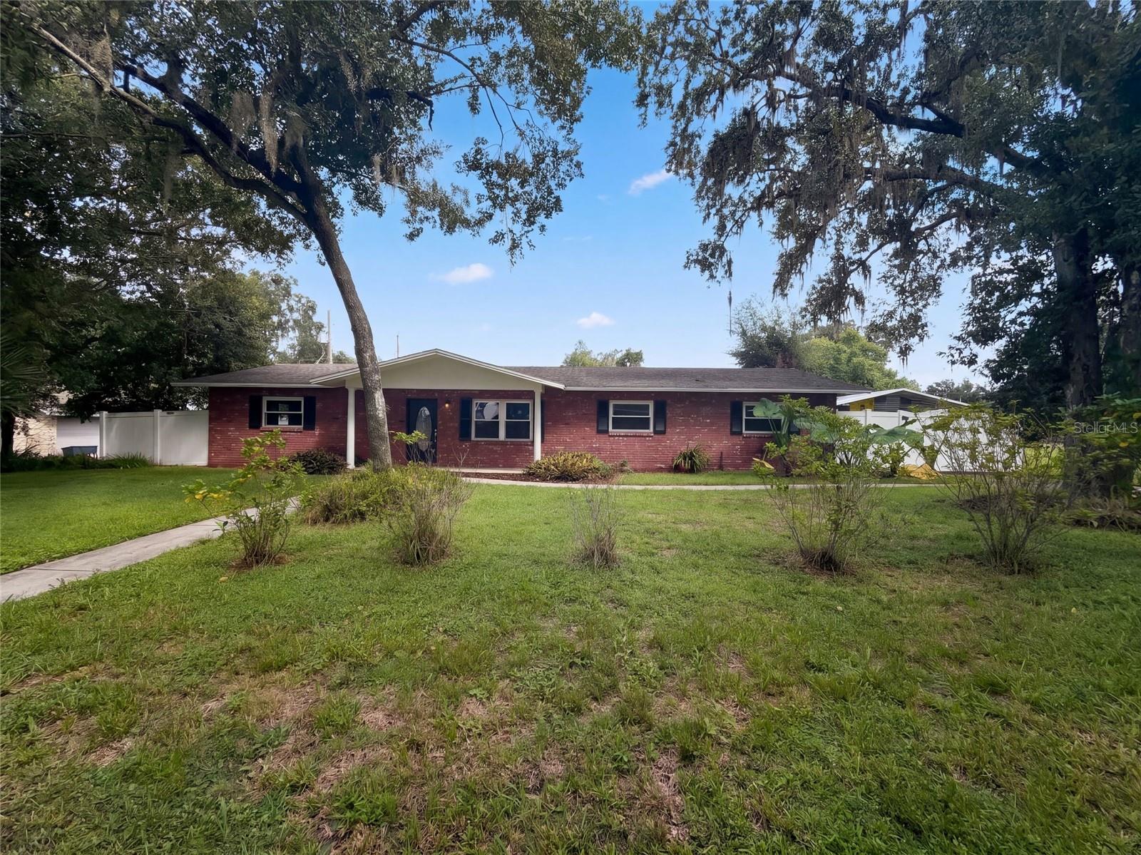 2716 Charleston, Plant City, FL 33563